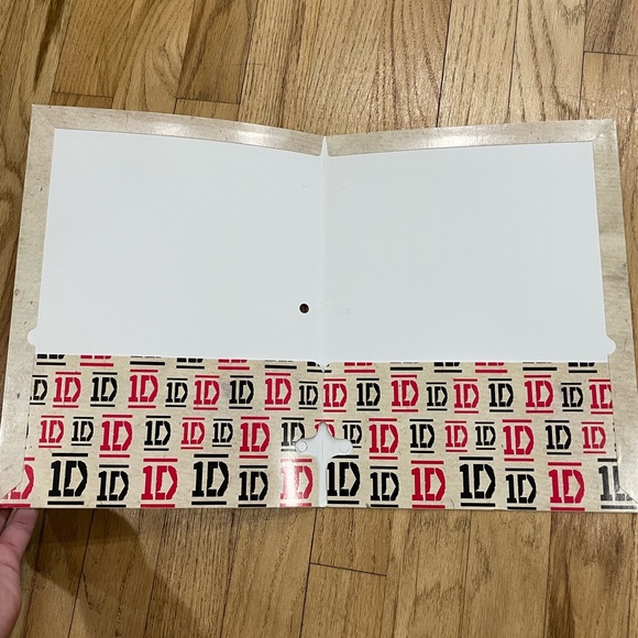 One Direction folder - Picture 2 of 3